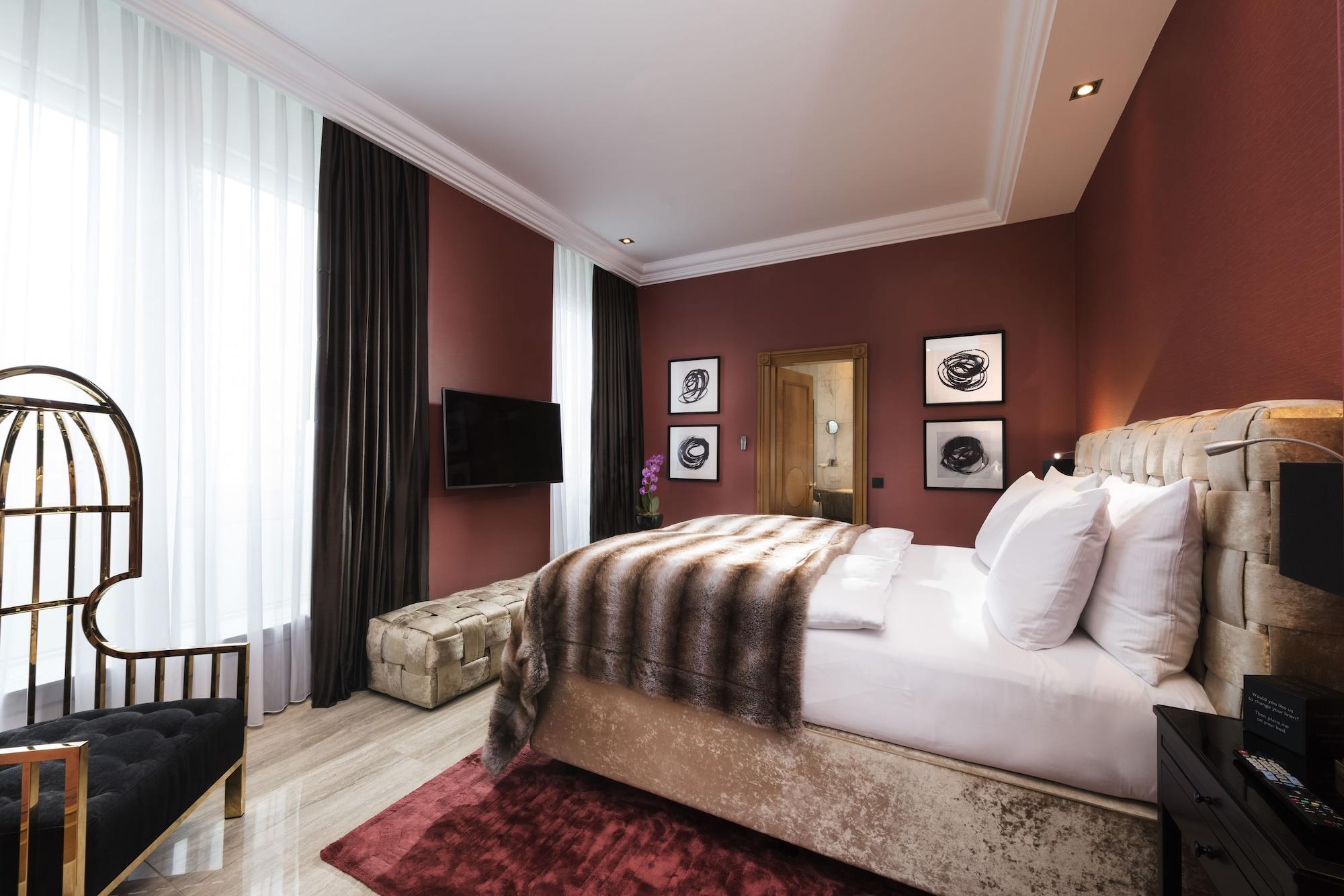 Hotel Palace Berlín Exterior foto A bedroom at the hotel