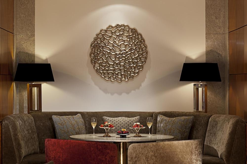 Hotel Palace Berlín Exterior foto The Lounge at the Ritz-Carlton, DIFC