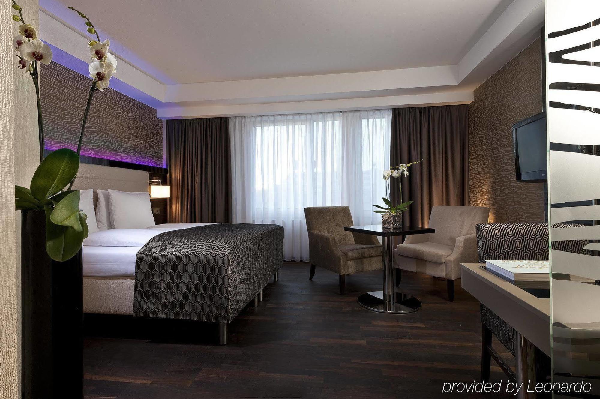 Hotel Palace Berlín Habitación foto A room at the hotel